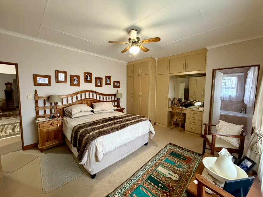 4 Bedroom Property for Sale in Fraaiuitsig Western Cape